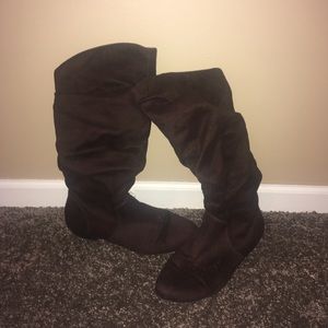 Size 11 dark brown suede boots